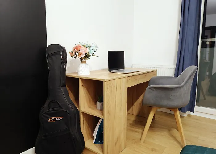 Aura Grand Όλστυν